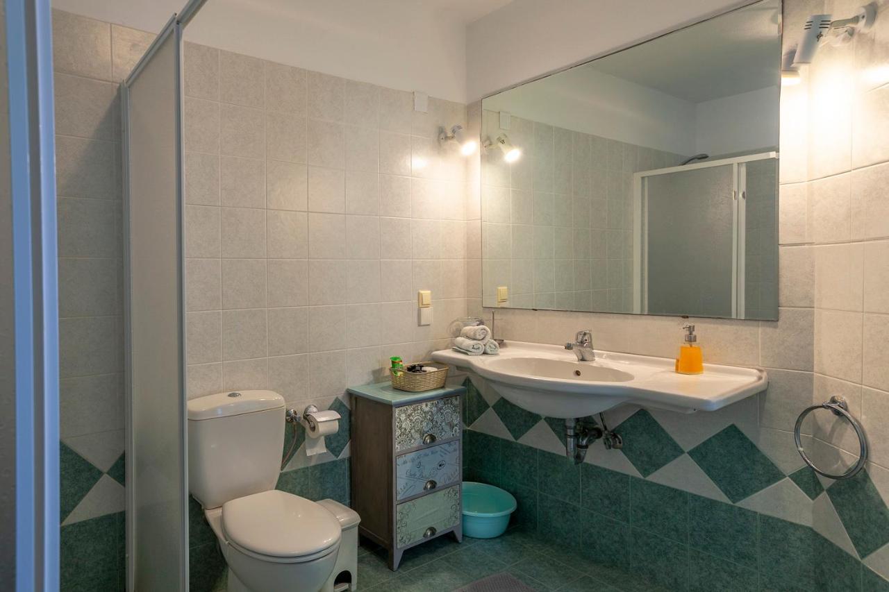 Emily'S Suites 아다마스 외부 사진