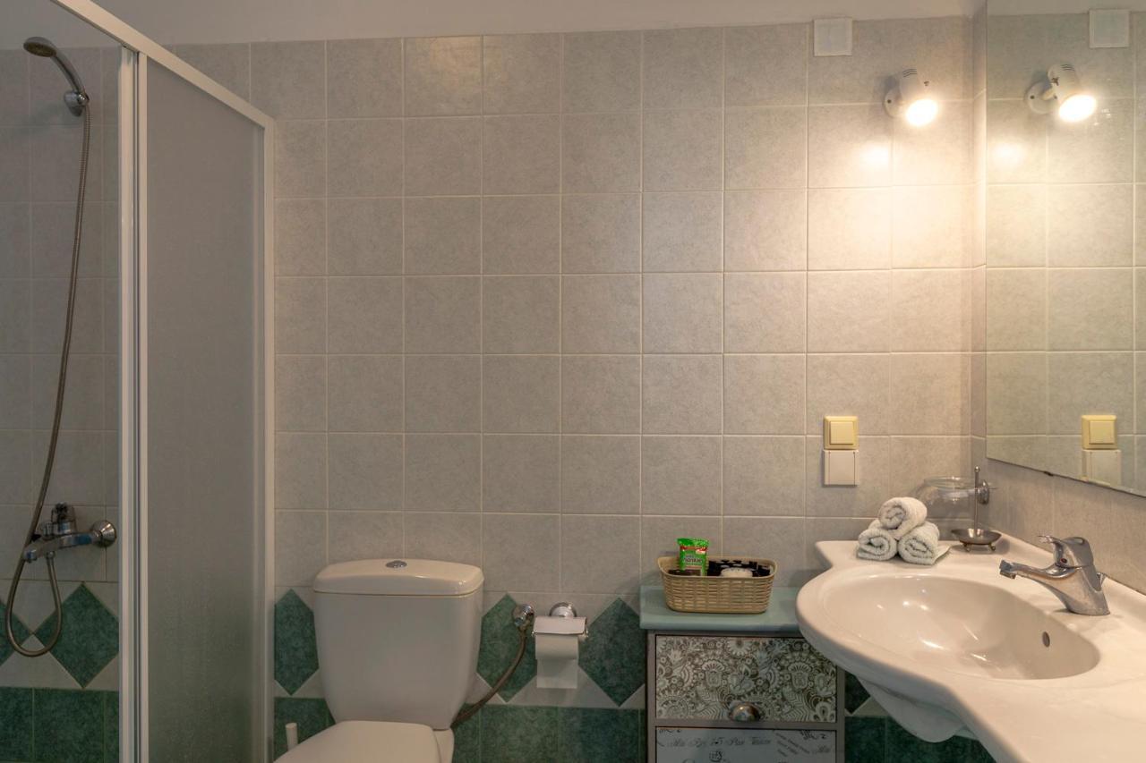 Emily'S Suites 아다마스 외부 사진